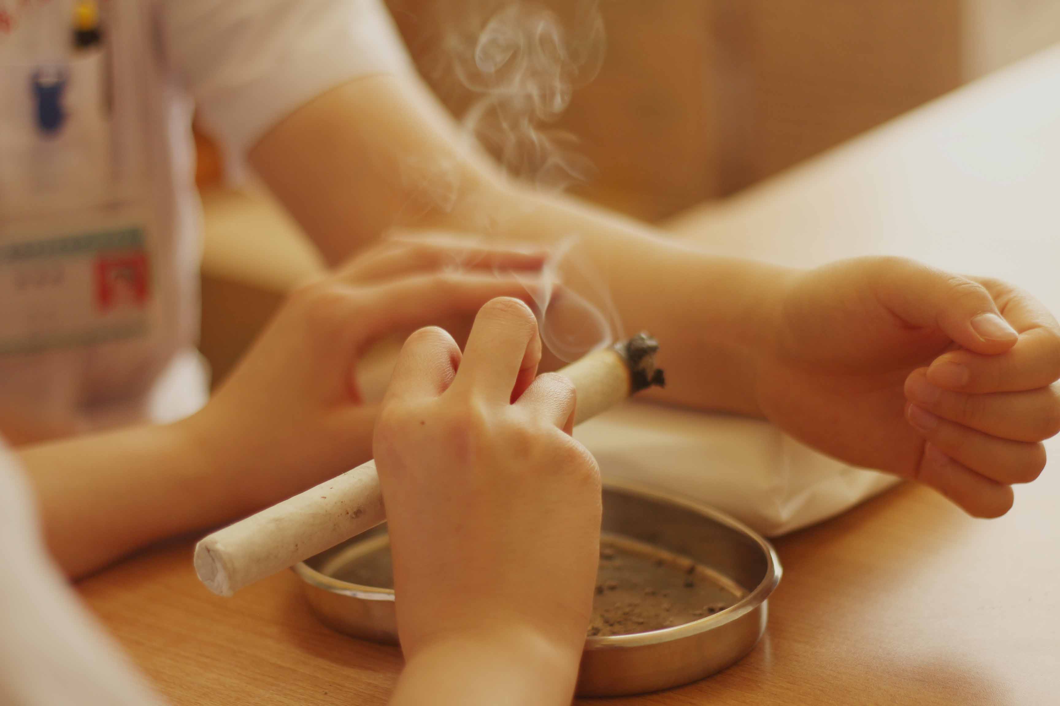 艾灸調(diào)氣血扶正氣！詳解肚臍燒艾的操作方法